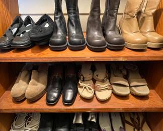 VINTAGE WOMEN’S SHOES INCLUDING CANDIES