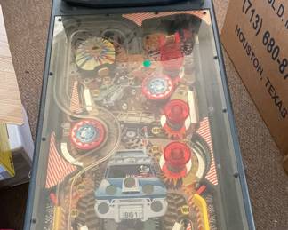 SAITECK MONSTER 4X4 PINBALL MACHINE