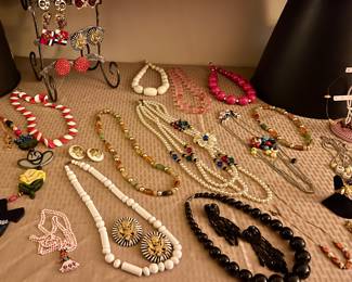 VINTAGE COSTUME JEWELRY