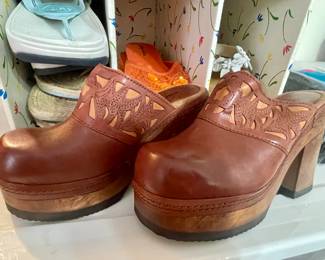 VINTAGE CANDIES CLOGS