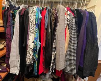 WOMEN’S BLAZERS AND BLOUSES