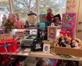 VINTAGE BARBIES & BARBIE CASES, VINTAGE SKIPPER CASE