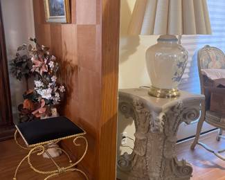 HOLLYWOOD REGENCY ROPE & TASSEL VANITY STOOL, ORNATE PEDESTAL, ACCENT LAMPS