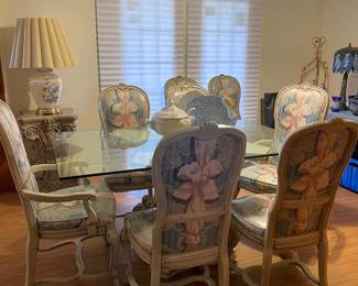1970’S/80’S CLASSICAL GLASS-TOP PEDESTAL TABLE AND CHAIRS