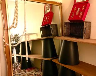 LARGE MIRROR, RETRO BELTS