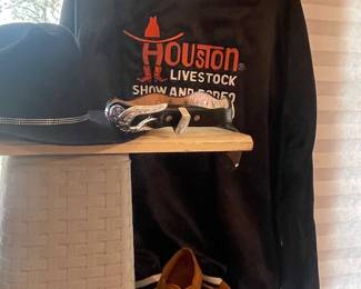 VINTAGE HOUSTON LIVESTOCK SHOW & RODEO SATIN JACKET, VINTAGE DOONEY & BOURKE RARE MULTI COLOR SMALL WALLET, MADE IN ITALY SIZE 30 ANKLE BOOT