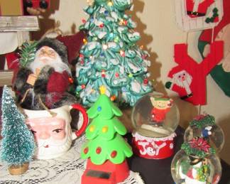 Vintage Christmas tree lights up!