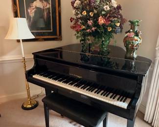 Baldwin Petite Baby Grand piano