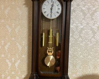 Regulator style wall clock