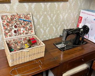 Singer sewing table