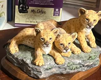 leopard family figure