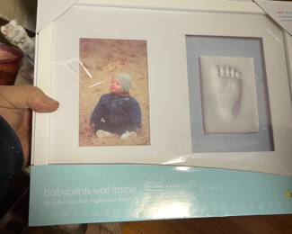 Baby's foot casting kit and frame