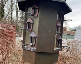 Amazing Bird feeder, (comes on post)