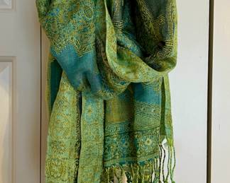 Women's scarf (new with tag)
