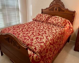 Antique full size bed