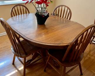 Kitchen table with 6 chairs and 1 leaf