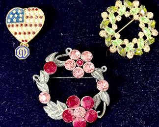 Assorted brooches