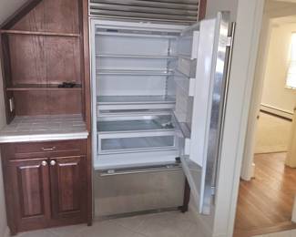 SUB ZERO REFRIGERATOR