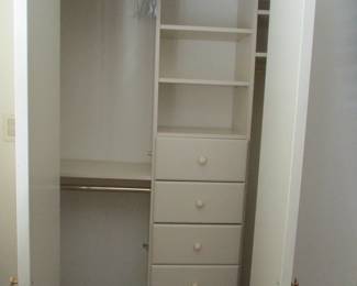 CLOSET ORGANIZER