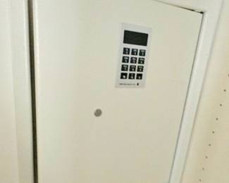 WALL SAFE 16 X 20