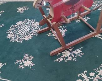 Pretty green pattern area rug