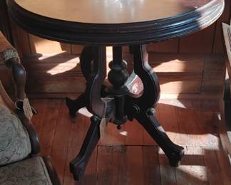 Beautiful mahogany Victorian table