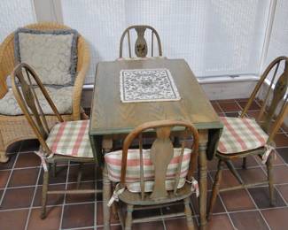 Solid wood table and four chairs, the perfect project piece for the long, cold, upcoming winter, with no sun