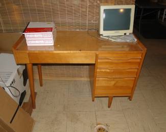 This is simply one outstanding Mid Century Modern desk, in really good condition