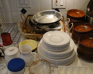 Compete set of 8 Vintage Corning Centura dishes