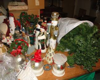 More assorted holiday items