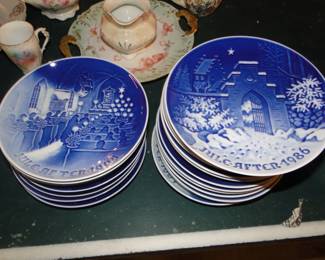 Some more examples of the collectible decorative plates that we have to offer