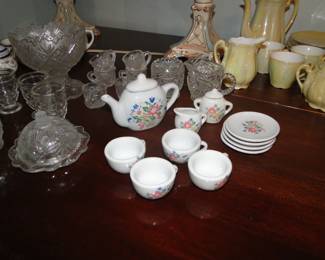 A remarkably small yet precious tea set