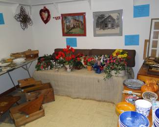 Florals and more, and yes that is a FREE vintage Davenport hiding back there