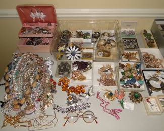 Costume necklaces, brooches and more