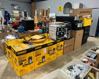 Dewalt Shop Vacs, Lighting, Dollies and Storage Totes Orlando Estate Auction