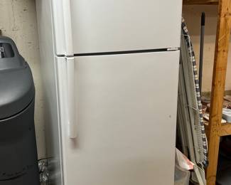 GE REFRIGERATOR