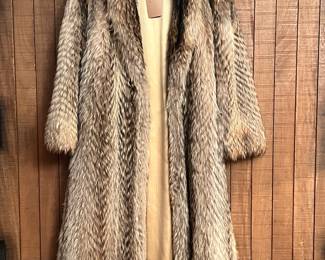  RACOON FUR COAT-FEATHERED
