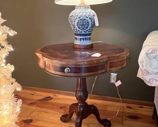 MAITLAND SMITH LAMP TABLE