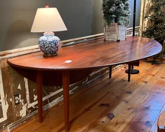 HANDSOME CUSTOM MADE IN MISSOURI TABLE                         
Approx 8.5' long x 5.5' wide with drop leaves up 