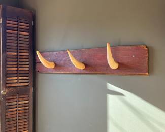 ASSORTED WALL MOUNTED COAT HOOKS