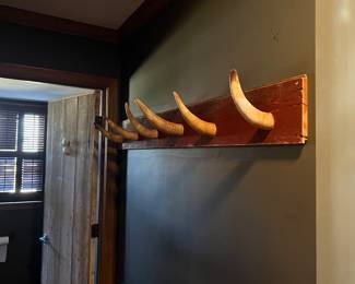 ASSORTED WALL MOUNTED COAT HOOKS