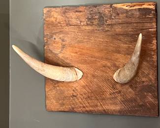 ASSORTED WALL MOUNTED COAT HOOKS