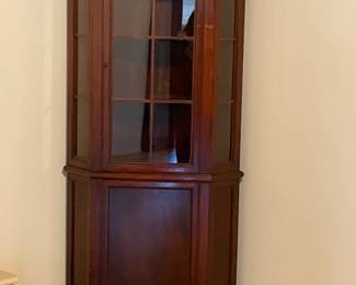 Corner cabinet (one of two)