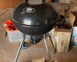 Masterbuilt Pro Charcoal Kettle Grill