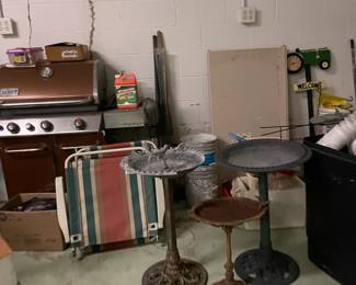 Webber Grill is not for sale . The picture was to show Bird baths