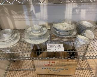 Japan china service for 6   (New Never used)