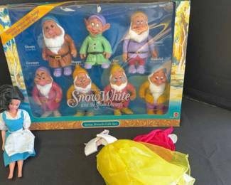 Snow White Dwarfs Gift Set And Snow White Doll