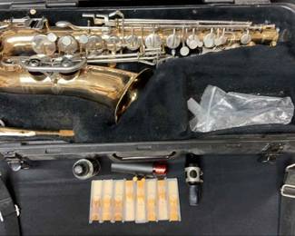 Bundy 2 Saxophone With Case