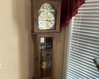 Grandmother clock. Works.