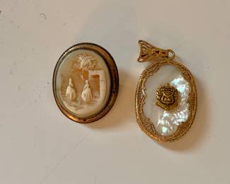 Vintage cameo , Vintage Mother of Pearl filigree pendant 